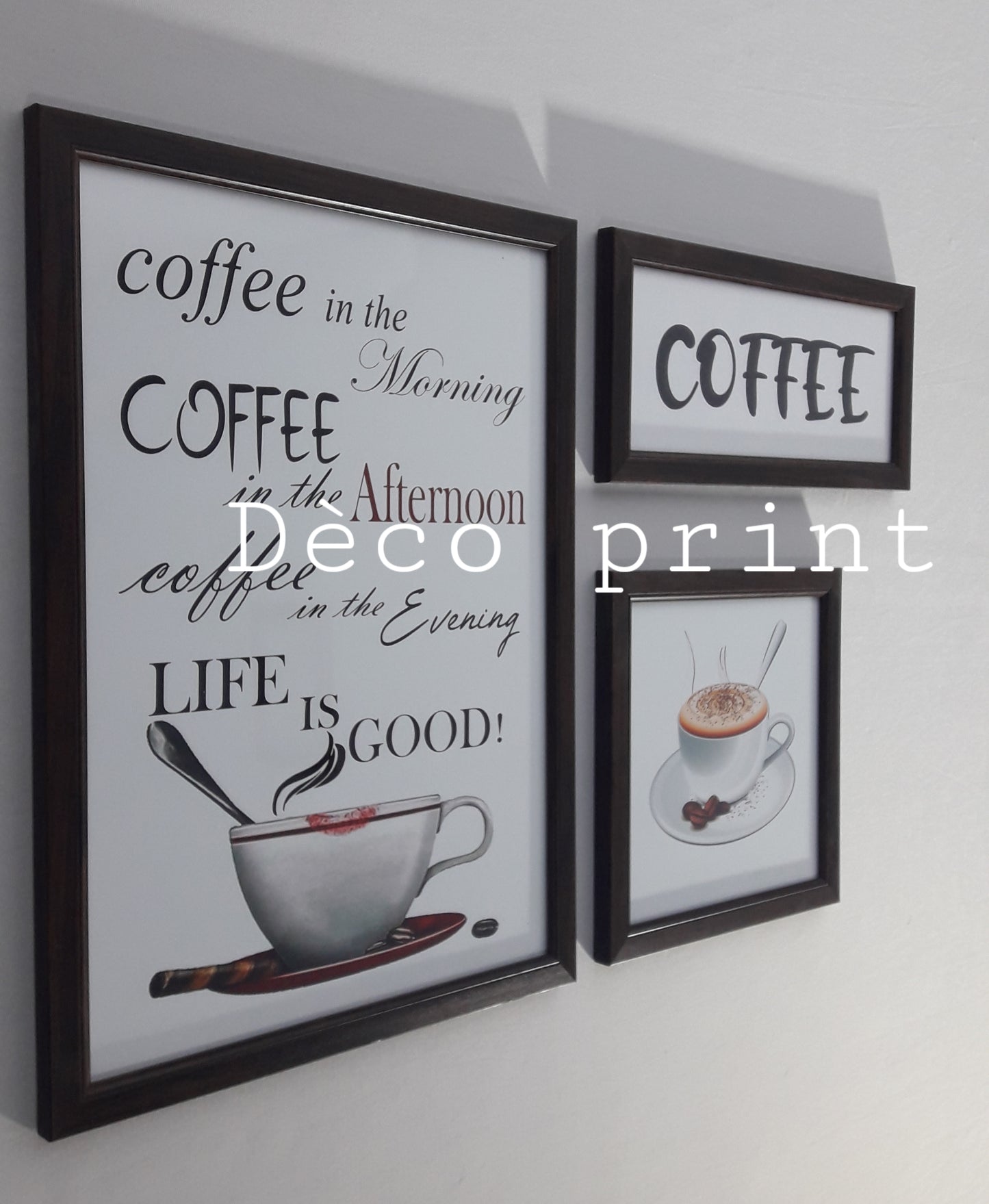 تابلوهات مقاهي بواجهة زجاج أنيقة