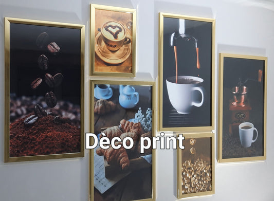 تابلوهات مقاهي بواجهة زجاج أنيقة