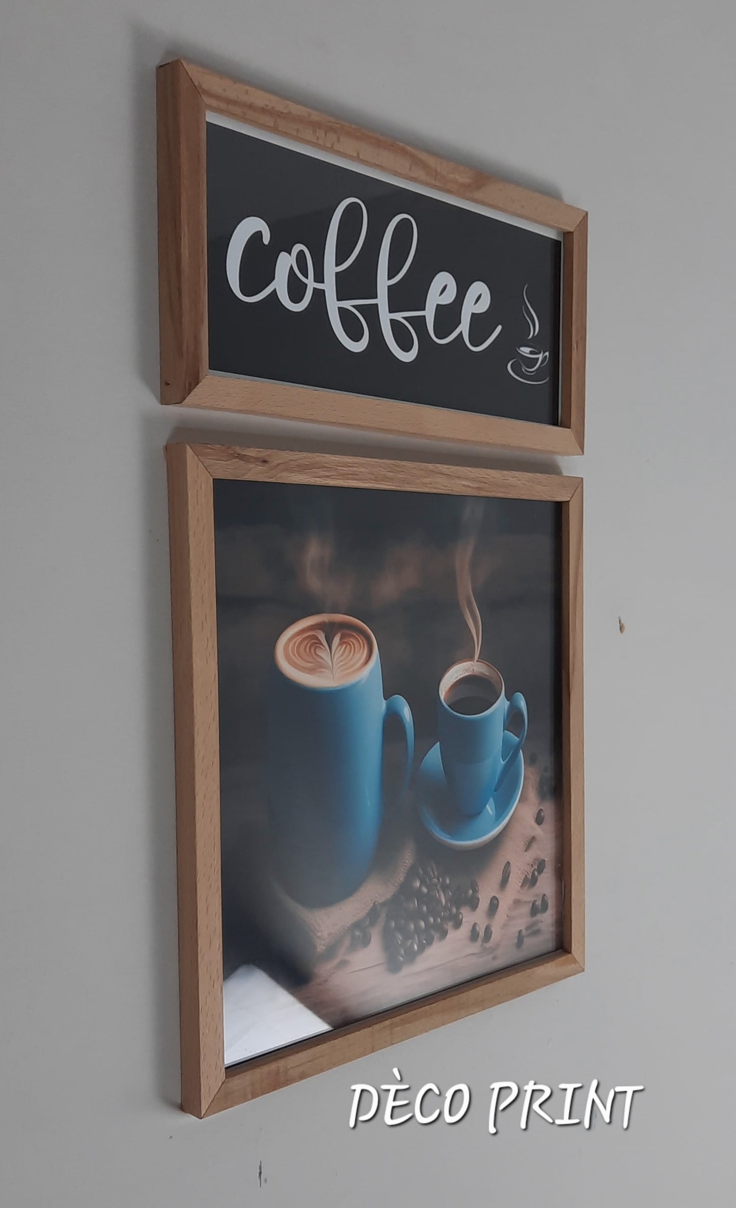 تابلوهات مقاهي بواجهة زجاج أنيقة