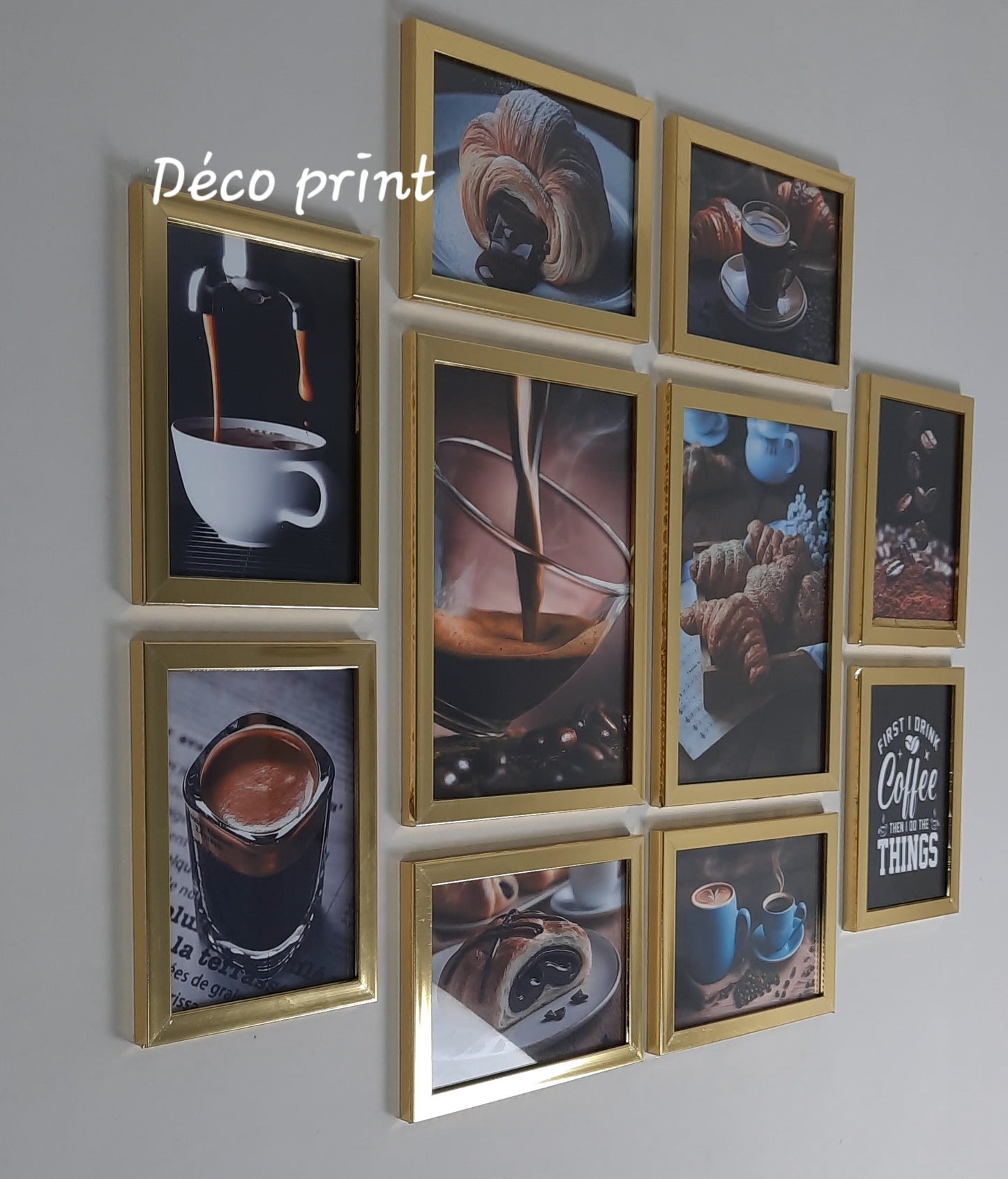 تابلوهات مقاهي بواجهة زجاج أنيقة