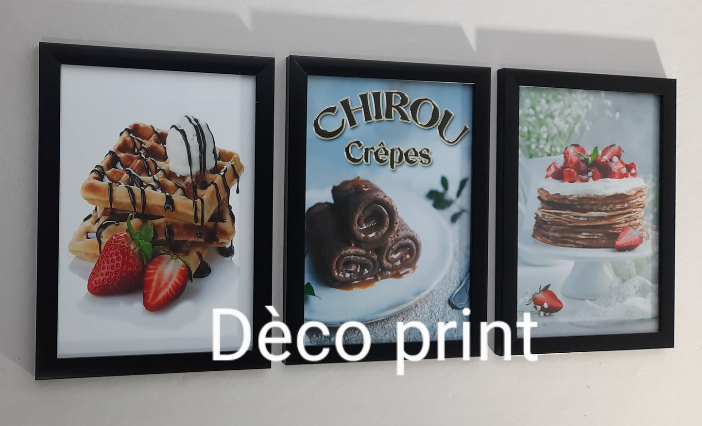 تابلوهات مقاهي بواجهة زجاج أنيقة