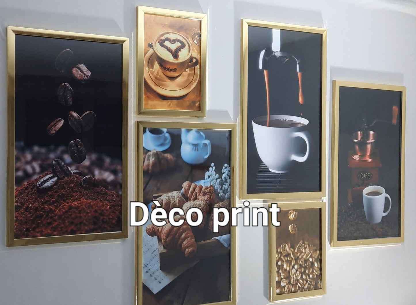 تابلوهات مقاهي بواجهة زجاج أنيقة