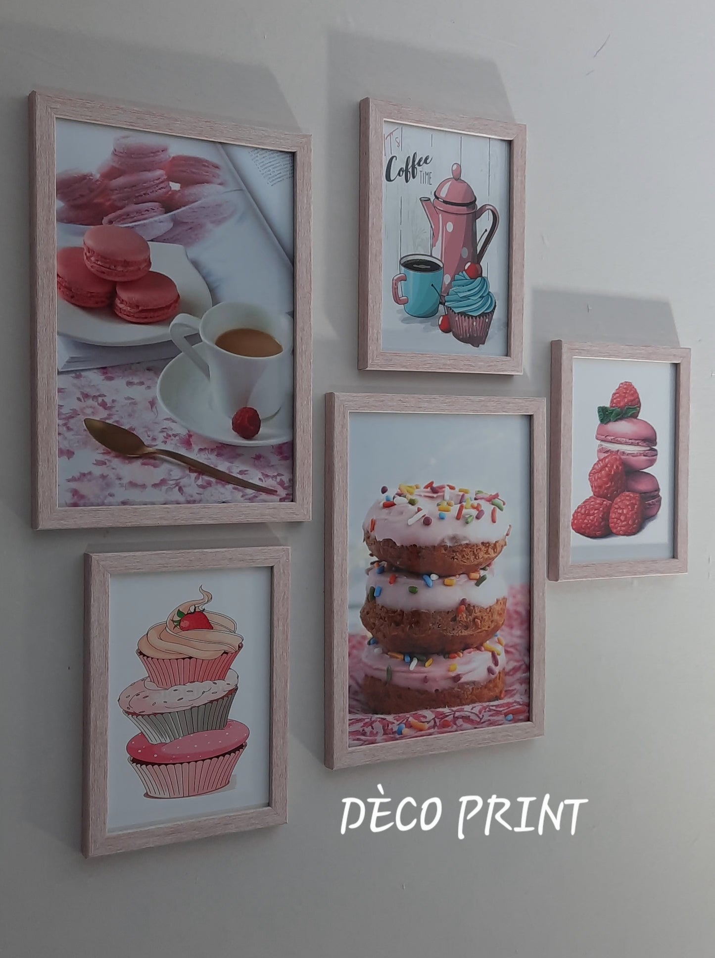 تابلوهات حلويات وباتيسري بواجهة زجاج 🍰