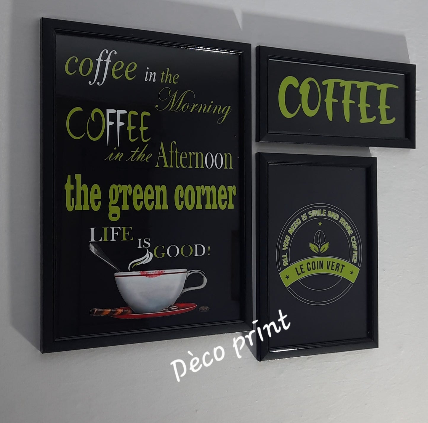 تابلوهات مقاهي بواجهة زجاج أنيقة